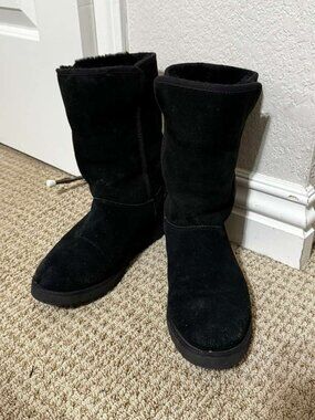 Black uggs boots size 7